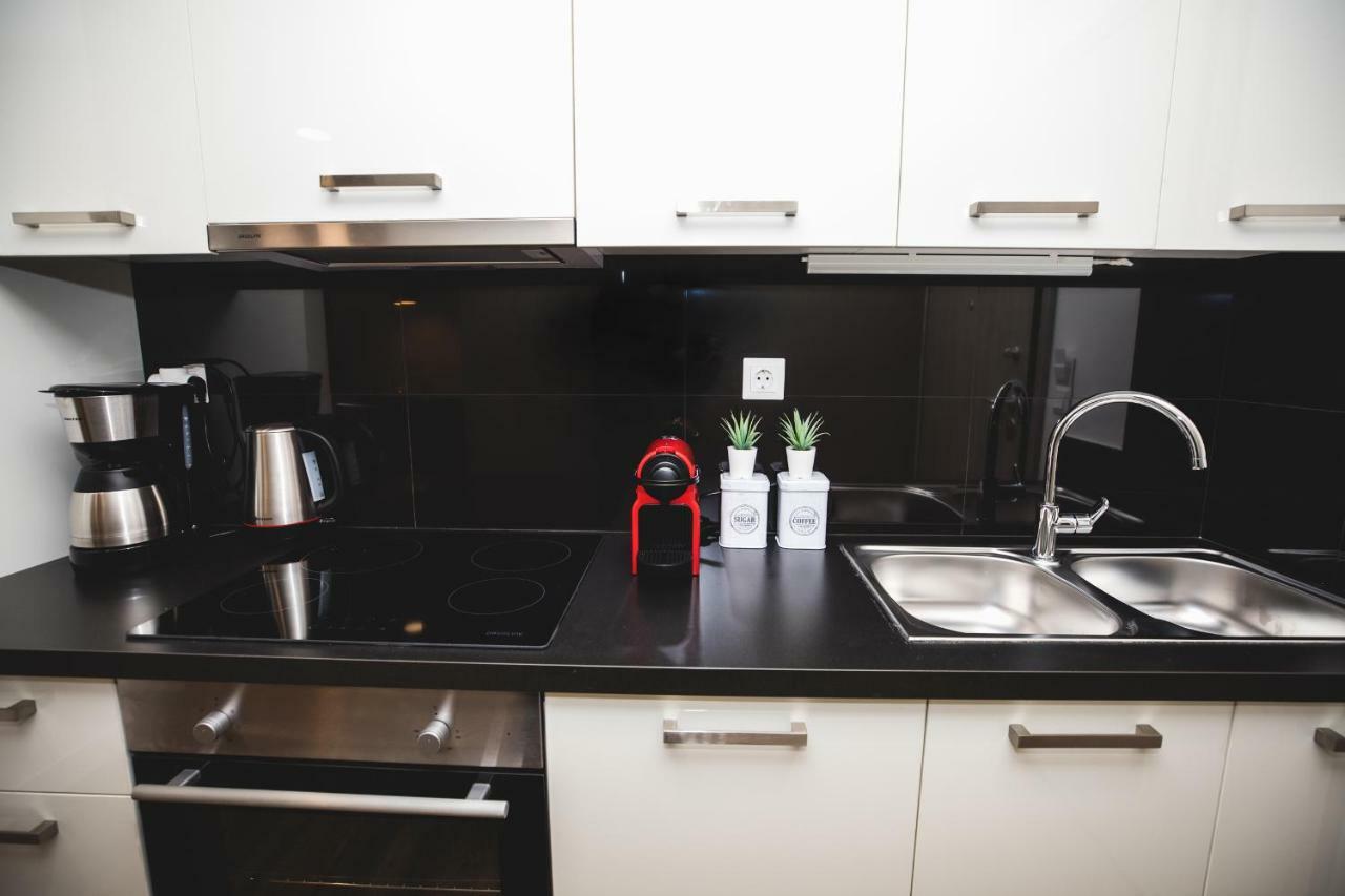 Ziva Apartment - 4Th Floor - Renovated 2019 Athena Bagian luar foto